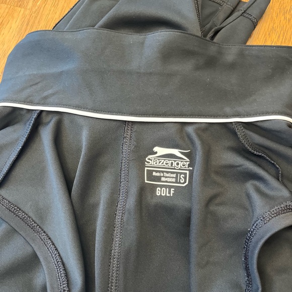 Women's Black Sleeveless Golf top - Picture 3 of 5